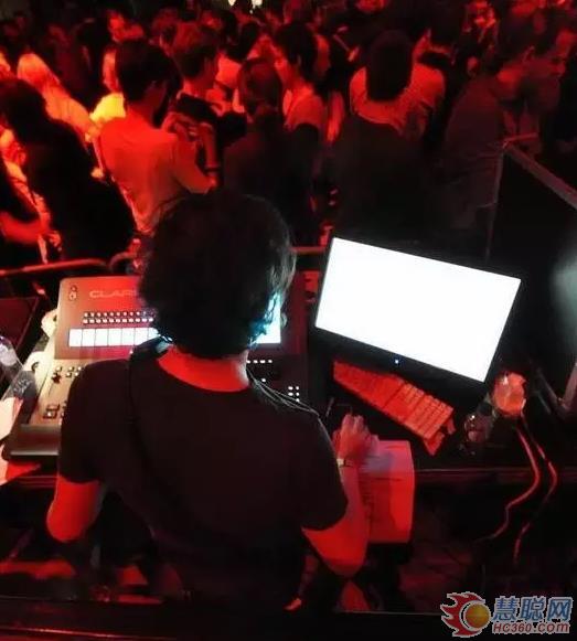 锐声携手澳大利亚LSC灯控台为Selah Sue欧洲巡演打造绚丽灯光效果