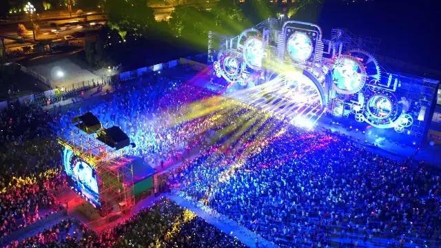 50万人观看西部音乐节 一场极致淋漓的声色盛宴是怎样形成的？