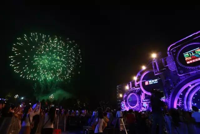 50万人观看西部音乐节 一场极致淋漓的声色盛宴是怎样形成的？