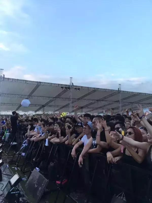 百威风暴电音节绽放上海，阿酷司L-ACOUSTICS和欧浪OUTLINE鼎力支持!