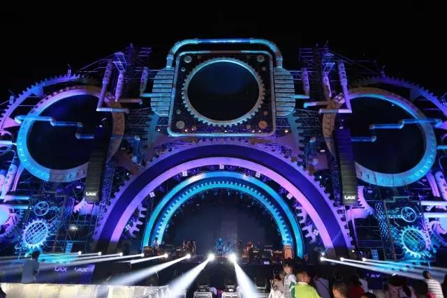 50万人观看西部音乐节 一场极致淋漓的声色盛宴是怎样形成的？