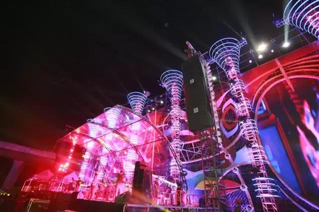 50万人观看西部音乐节 一场极致淋漓的声色盛宴是怎样形成的？