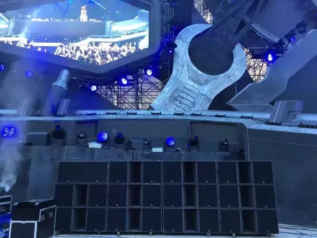百威风暴电音节绽放上海，阿酷司L-ACOUSTICS和欧浪OUTLINE鼎力支持!