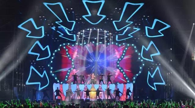ACME灯光助力大张伟“人间精品”，圣诞夜“嗨”翻武汉客厅