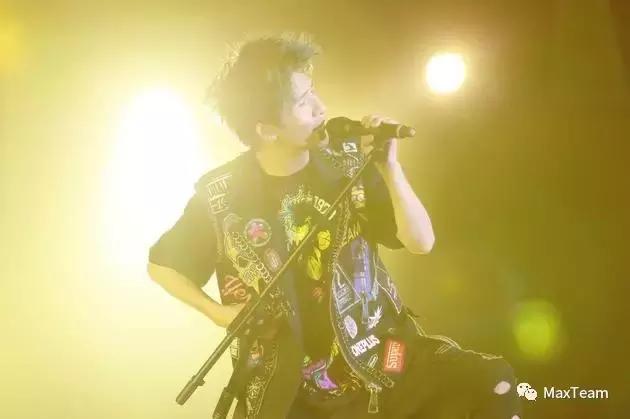 MaxTeam团队助力大张伟“人间精品起来嗨”巡演上海站