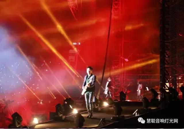 五月天20周年演唱会下血本 音响灯光舞台设备再一次破纪录！
