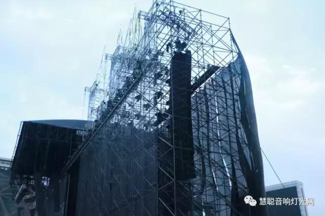 五月天20周年演唱会下血本 音响灯光舞台设备再一次破纪录！