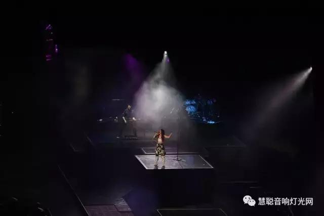 独家！邓紫棋广州演唱会竟然唱哭了？移动城堡舞台大手笔制作