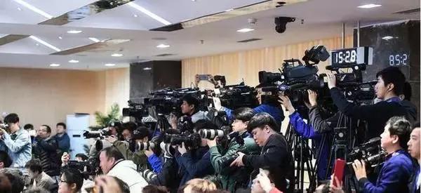 中国赢了，还有什么比这更红？顺道扒扒这场球赛的贺龙体育馆
