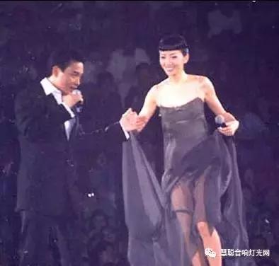 念念痴痴张国荣 穿越到哥哥的演唱会现场幕后