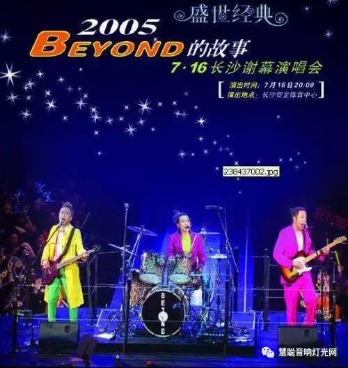 中国赢了，还有什么比这更红？顺道扒扒这场球赛的贺龙体育馆
