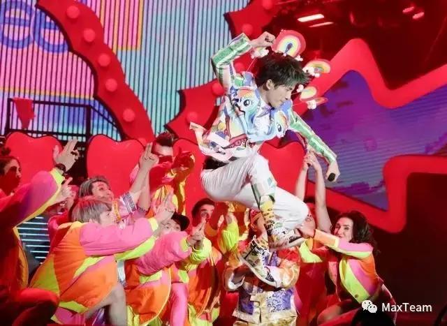 MaxTeam团队助力大张伟“人间精品起来嗨”巡演上海站