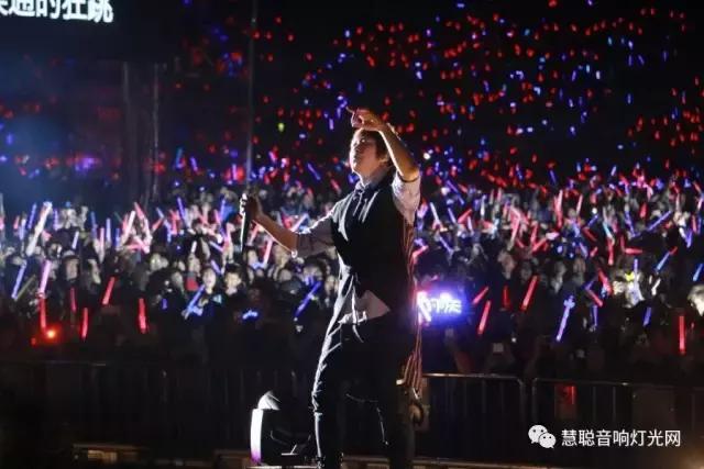 五月天20周年演唱会下血本 音响灯光舞台设备再一次破纪录！