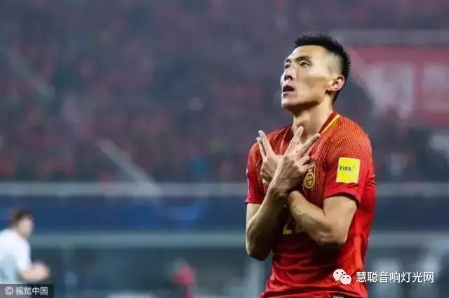 中国赢了，还有什么比这更红？顺道扒扒这场球赛的贺龙体育馆