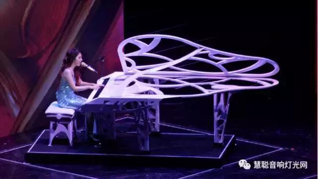 独家！邓紫棋广州演唱会竟然唱哭了？移动城堡舞台大手笔制作
