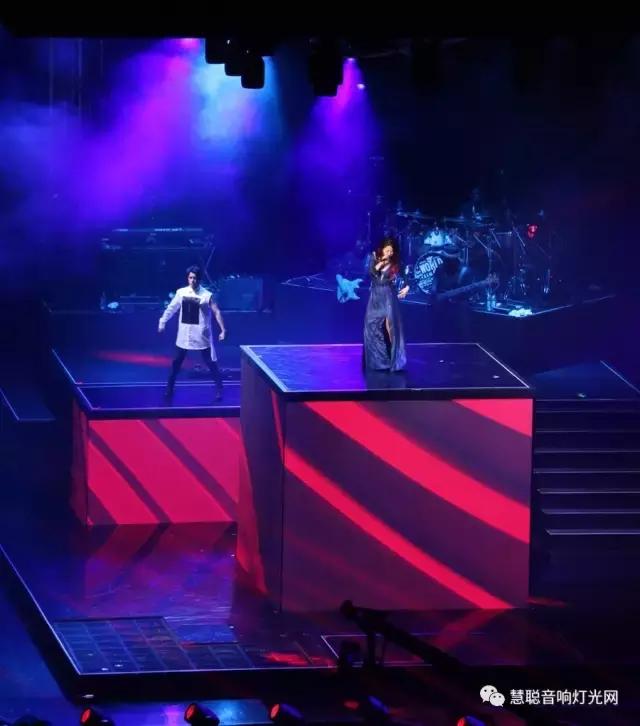 独家！邓紫棋广州演唱会竟然唱哭了？移动城堡舞台大手笔制作