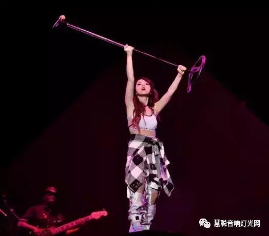 独家！邓紫棋广州演唱会竟然唱哭了？移动城堡舞台大手笔制作