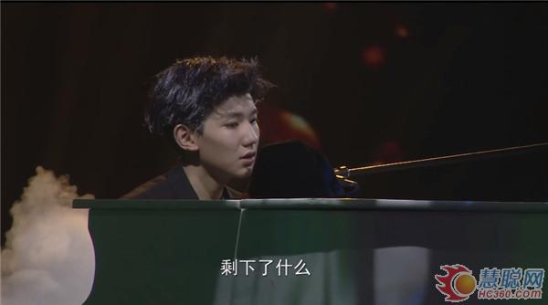 王源演唱会定制耳返又出故障,各路明星舞台耳返集锦