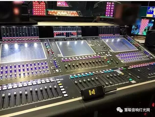 《中国新歌声》第二季开播 音响舞美盘点