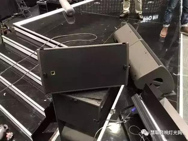 《中国新歌声》第二季开播 音响舞美盘点