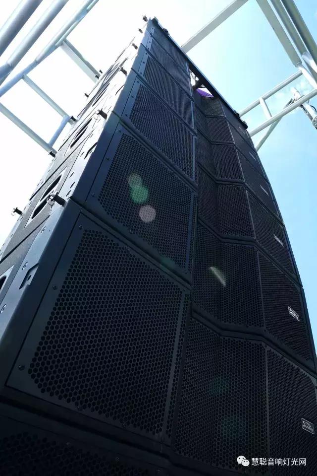 有了最顶尖音王设备助力，这场音乐节真真燃爆了