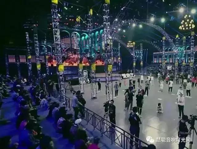 吴亦凡随时freestyle?《中国有嘻哈》的舞美灯光可是有讲究!