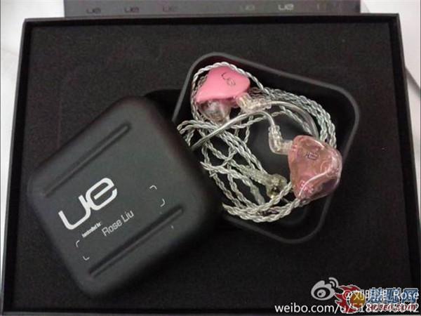 王源演唱会定制耳返又出故障,各路明星舞台耳返集锦