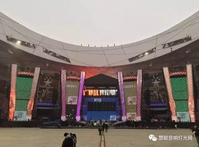 光关注鹿晗了 没想到错过的《中国新歌声》的音响灯光这么牛！