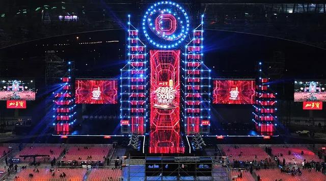 不拼明星只拼设备 2018年三大卫视跨年晚会PK