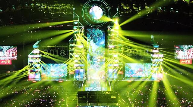 不拼明星只拼设备 2018年三大卫视跨年晚会PK