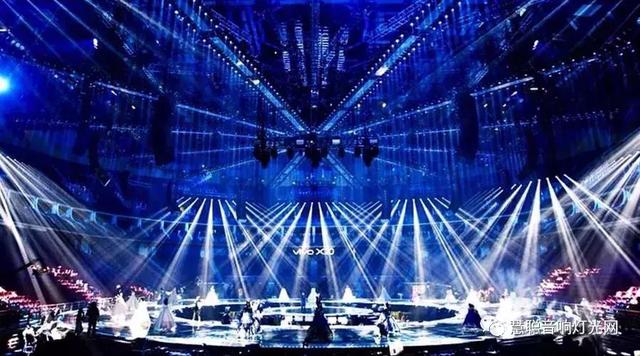 不拼明星只拼设备 2018年三大卫视跨年晚会PK