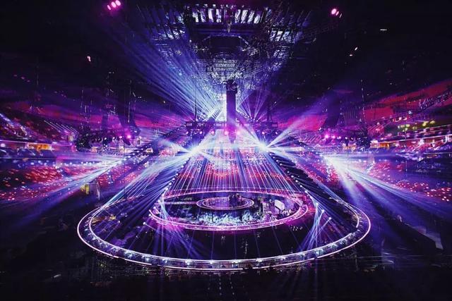 不拼明星只拼设备 2018年三大卫视跨年晚会PK