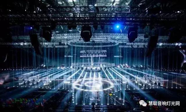 不拼明星只拼设备 2018年三大卫视跨年晚会PK