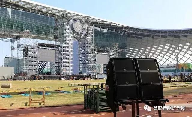 不拼明星只拼设备 2018年三大卫视跨年晚会PK
