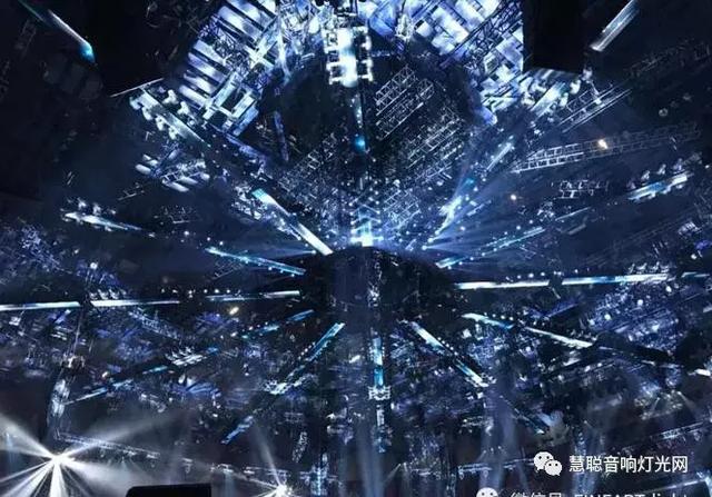 不拼明星只拼设备 2018年三大卫视跨年晚会PK
