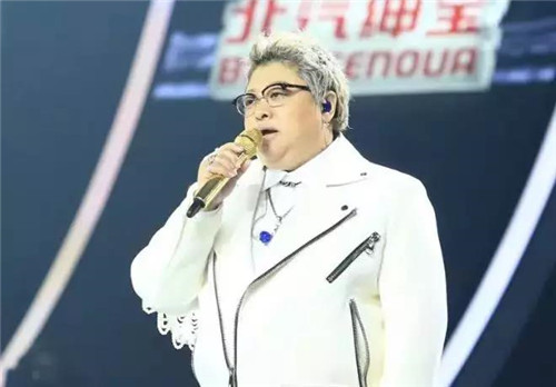好声音事出有因！盘点歌手们的定制麦克风