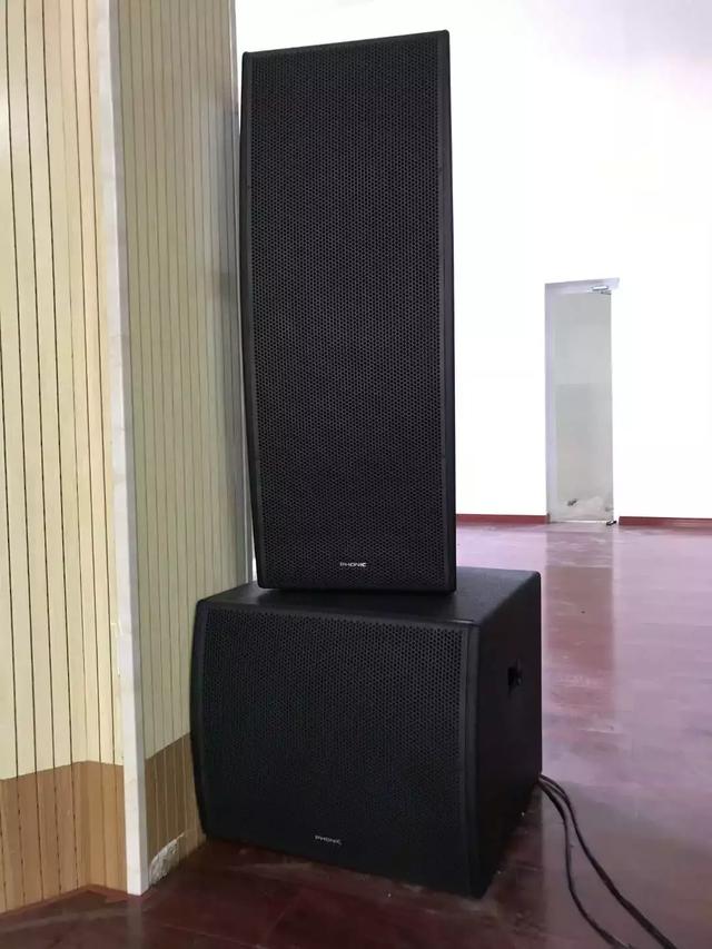 【工程案例】东营市胜利第十中学报告厅扩声系统背后