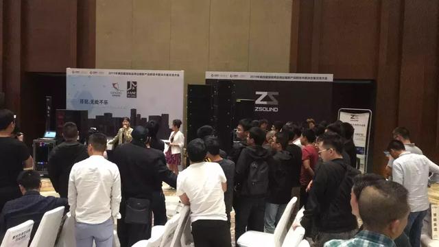 比重庆火锅更火爆的是慧聪巡展重庆站的现场