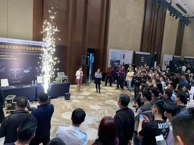 比重庆火锅更火爆的是慧聪巡展重庆站的现场