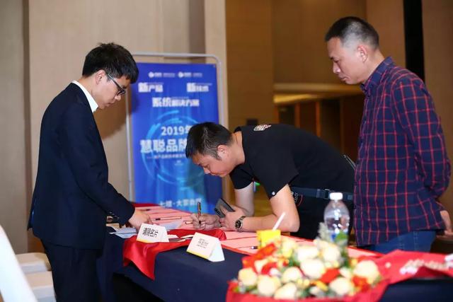 比重庆火锅更火爆的是慧聪巡展重庆站的现场