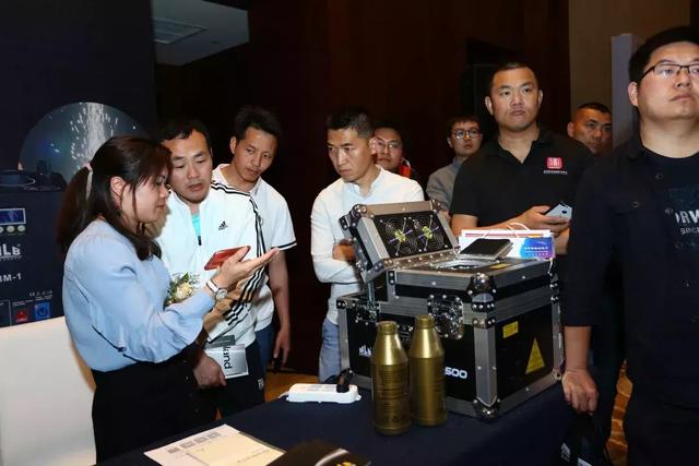 比重庆火锅更火爆的是慧聪巡展重庆站的现场