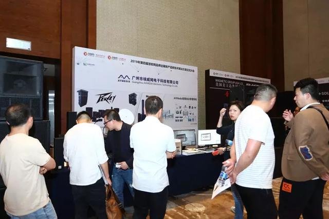 比重庆火锅更火爆的是慧聪巡展重庆站的现场