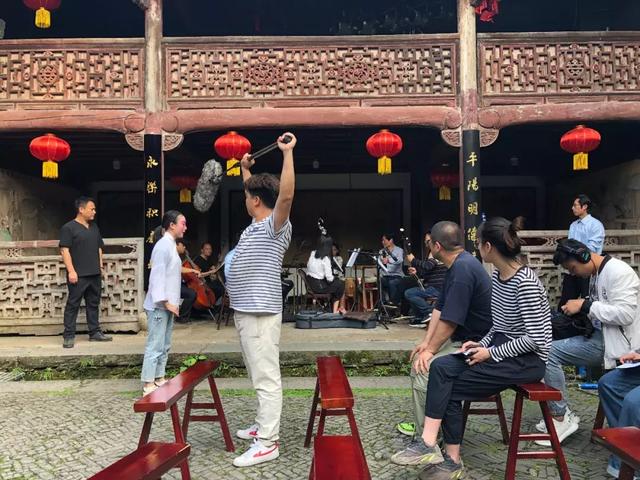 摄制现场丨周正平的“别处·灵光”