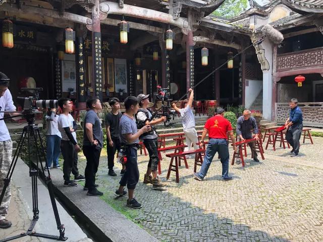 摄制现场丨周正平的“别处·灵光”