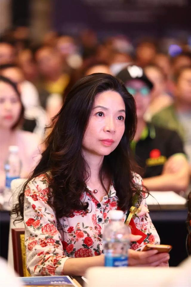 比重庆火锅更火爆的是慧聪巡展重庆站的现场