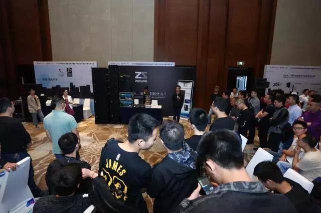 比重庆火锅更火爆的是慧聪巡展重庆站的现场