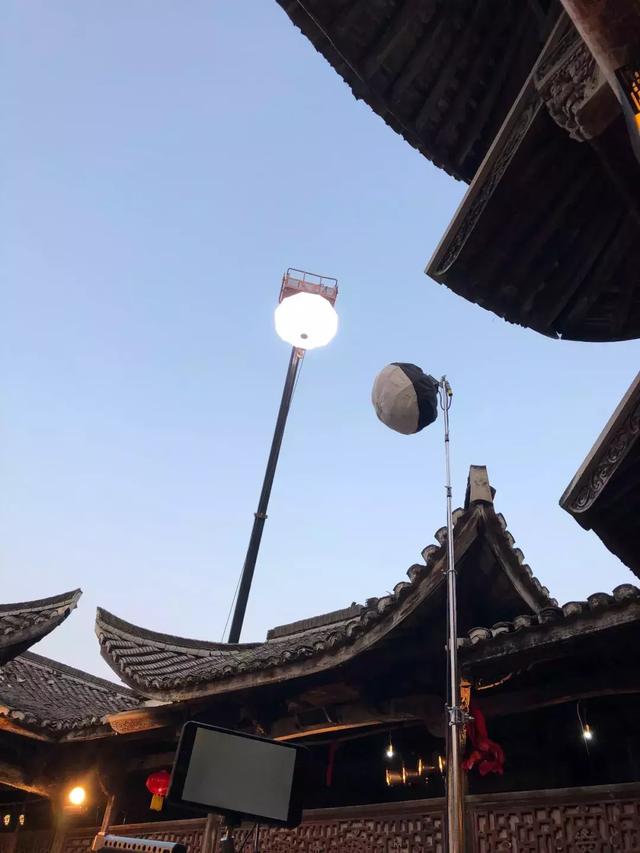 摄制现场丨周正平的“别处·灵光”