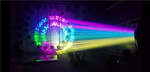 炫熠灯光十周年豪礼相送 2019商展现场回馈客户