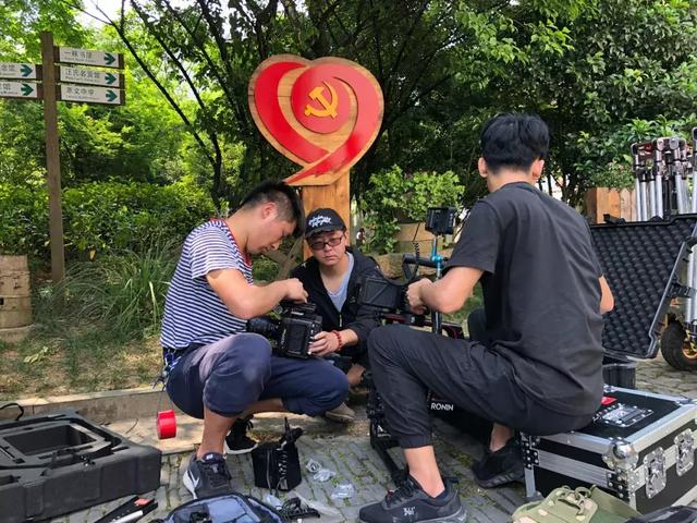 摄制现场丨周正平的“别处·灵光”