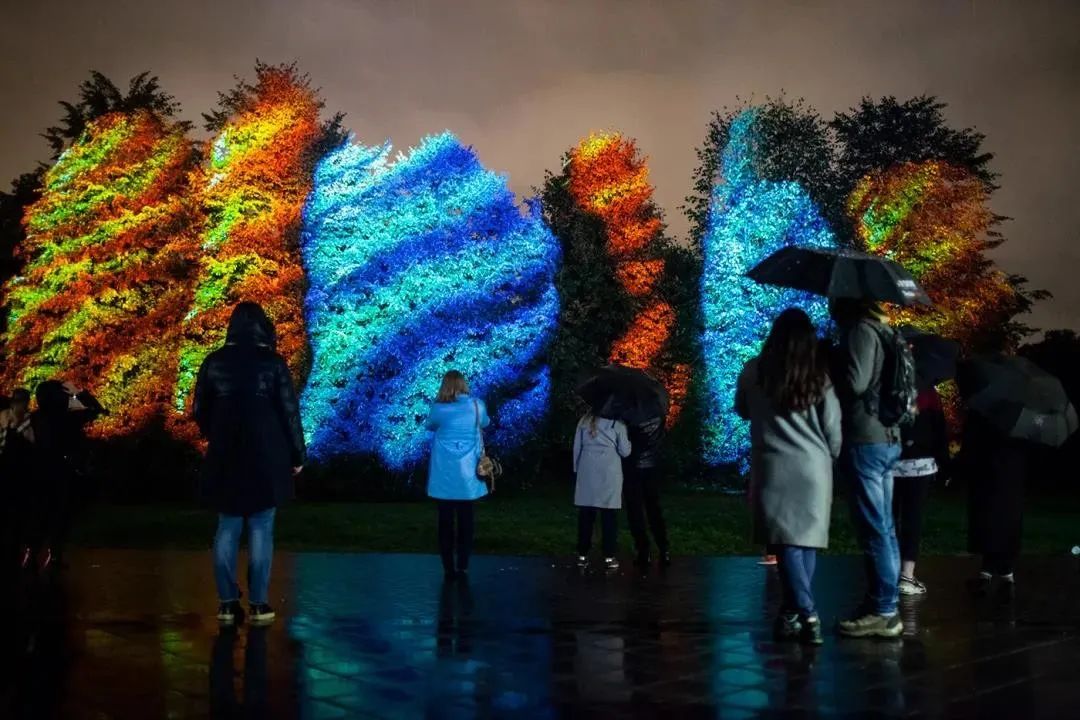 还在跟风摆地摊?你可知道“夜游经济”也很有搞头?!